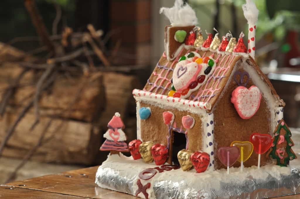 valentine's gingerbread house