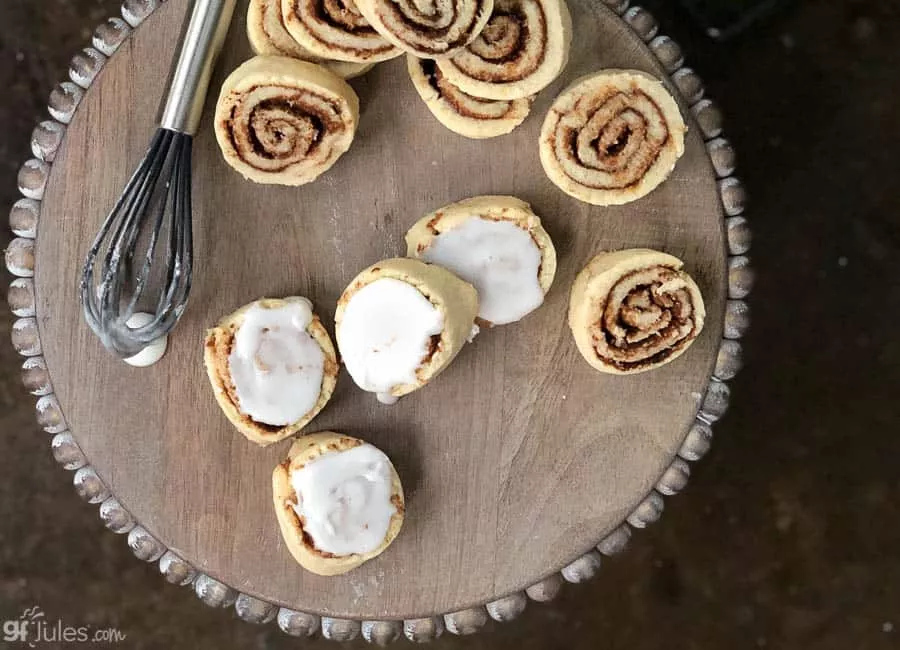 gluten free cinnamon roll cookies banner OH