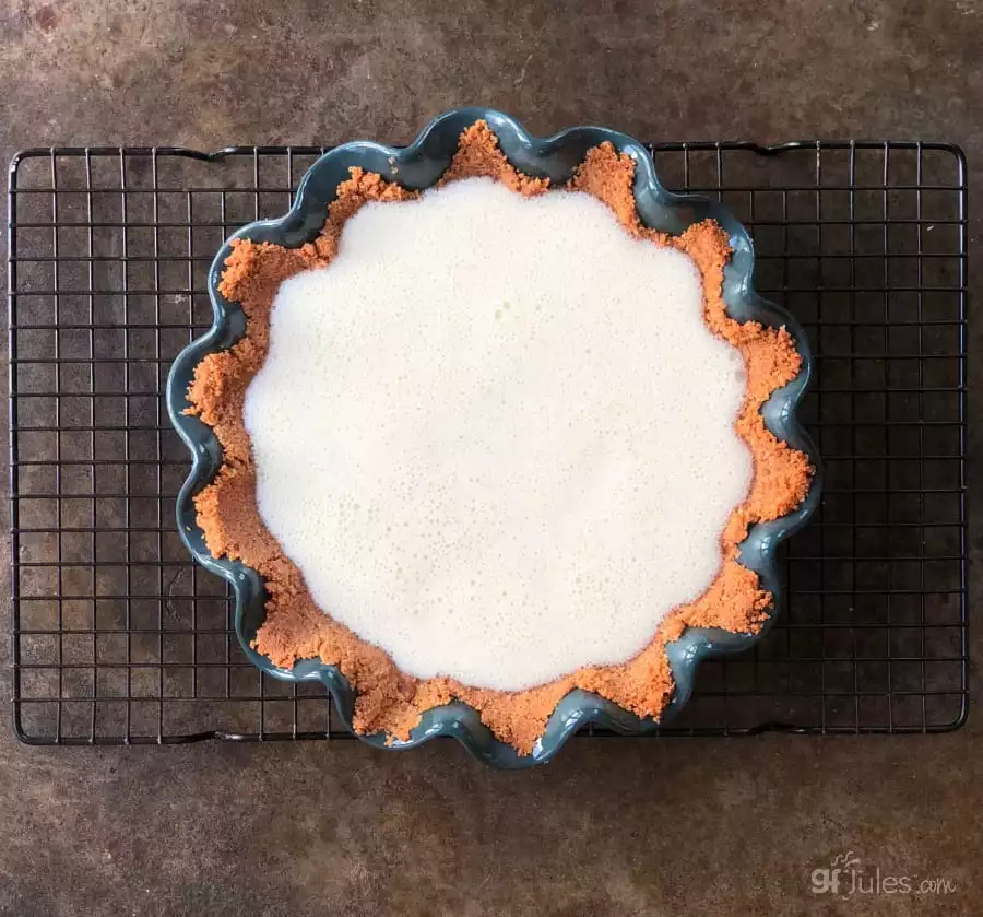 fără gluten cheie lime pie înainte de coacere 