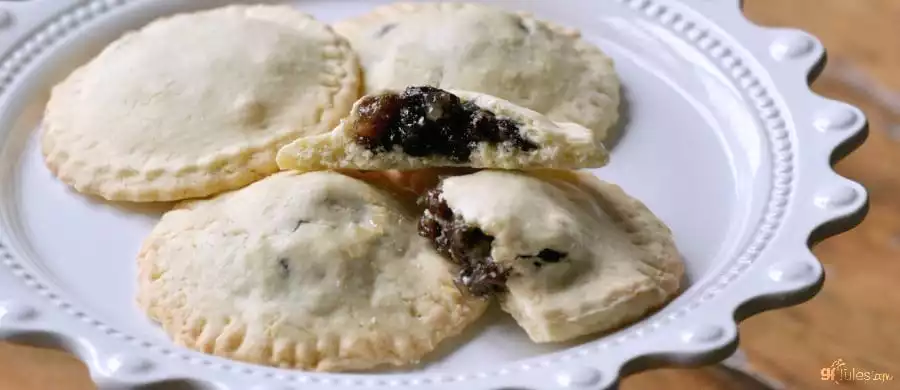 Old Fashioned Gluten Free Raisin Filled Cookie