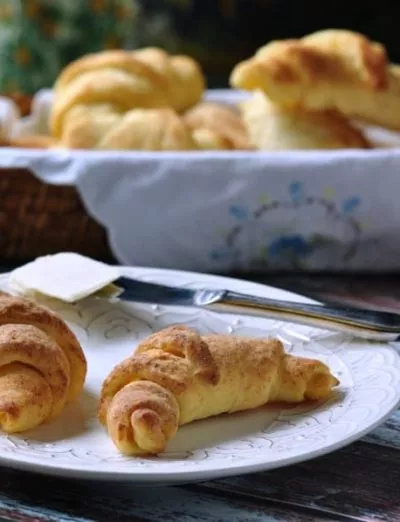 gluten free crescent rolls with butter - gfJules
