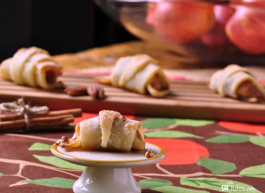 Apple Pie Crescent Rolls (Easy 3 Ingredient Recipe!)