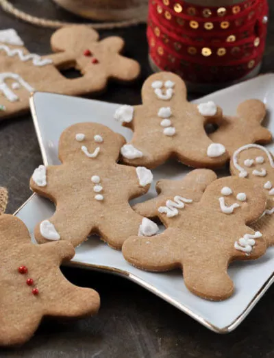 gluten free gingerbread men on plate with ribbons | gfJules