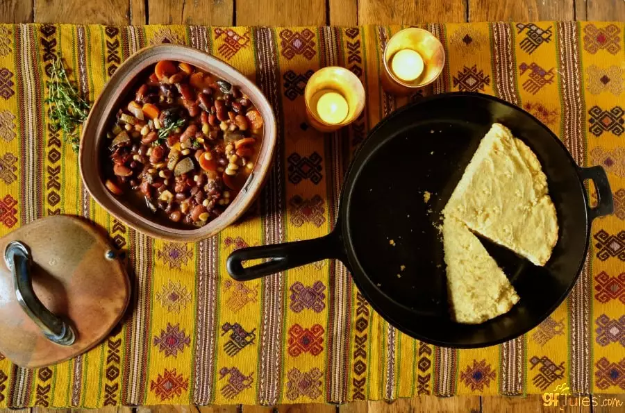 gluten free veggie chili and cornbread - gfJules