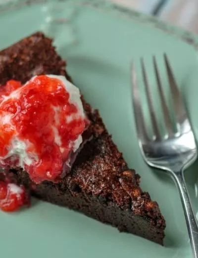 berry coulis on gluten free hot fudge pie