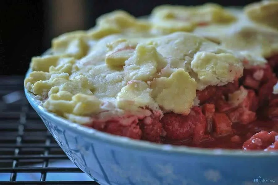 gluten free strawberry rhubarb pie in blue pan
