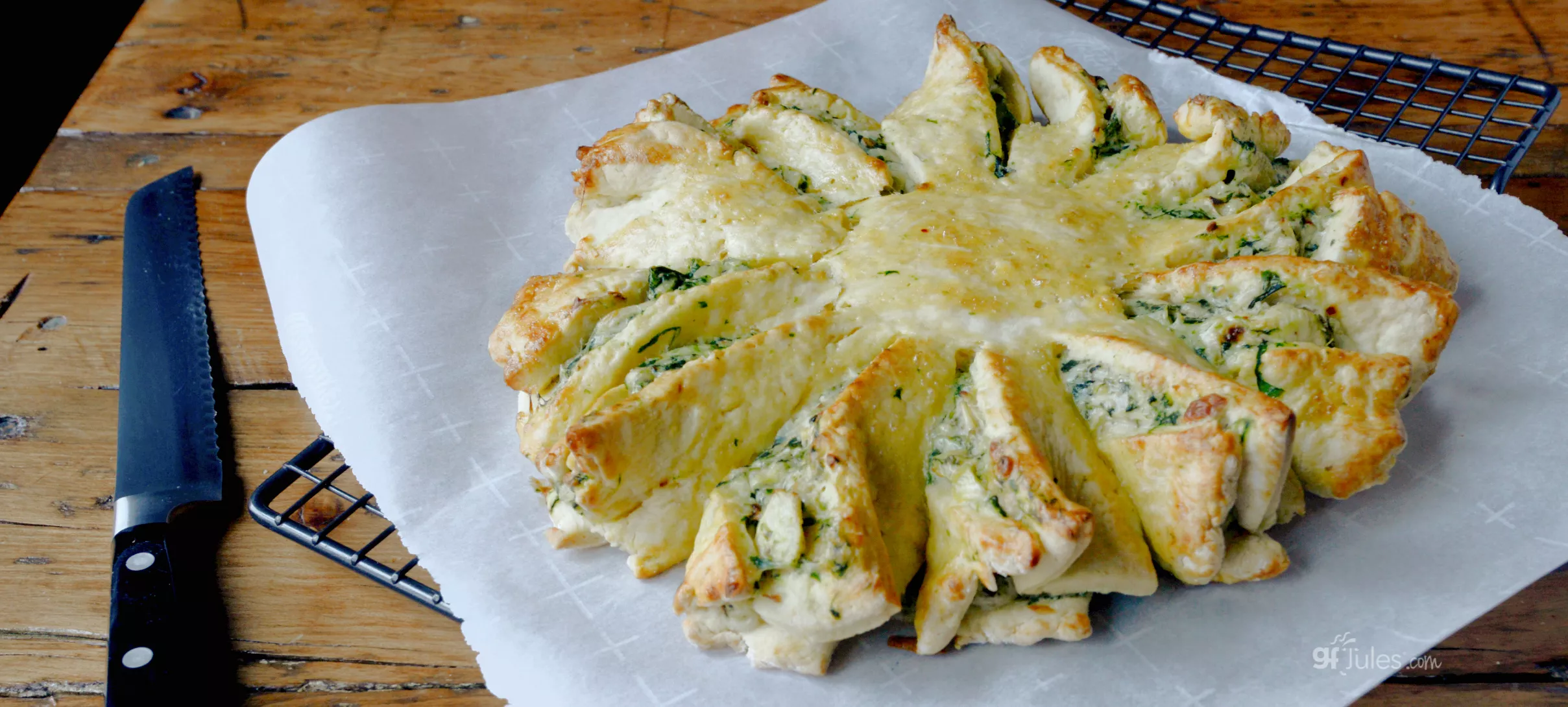 Gluten Free Spinach Artichoke Pull Apart Bread with Knife (1)