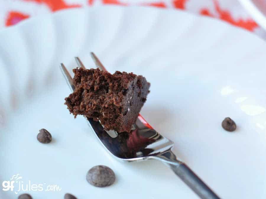 gluten-free-chocolate-mug-cake-bite-gfJules