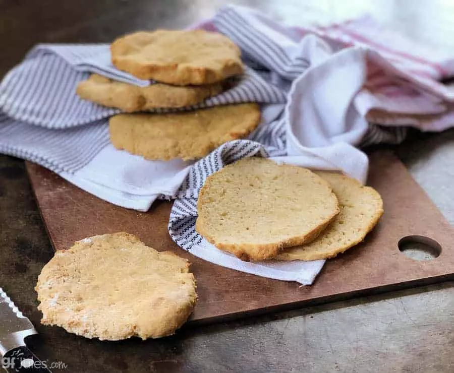 Glutenfreies Fladenbrot in Scheiben