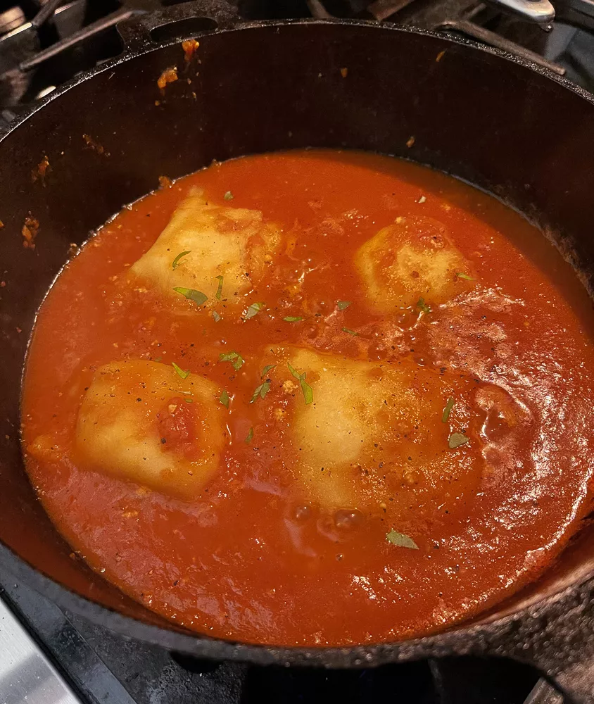 https://gfjules.com/wp-content/uploads/2017/10/gluten-free-ravioli-with-in-sauce-gfJules.jpg