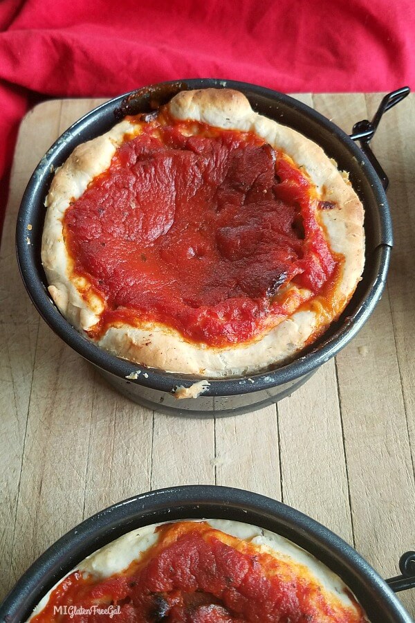 mini-deep-dish-gluten-free-pizza-baked-in-springform-pans-1