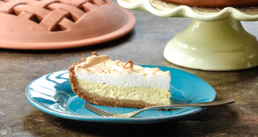 bezlepkové mléčné zdarma key lime pie cu s vidličkou