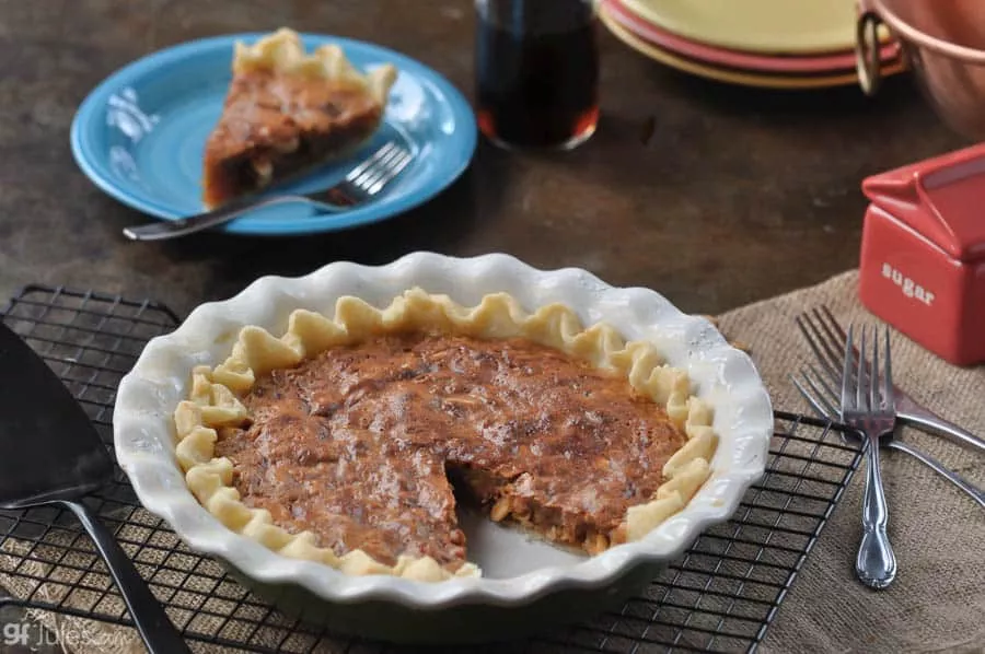 pepsi and peanuts pie with slice