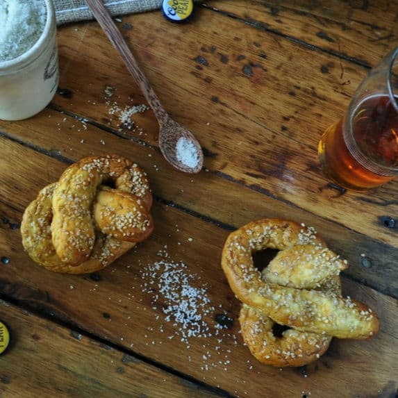 gluten-free-party-food-pretzels-and-beer
