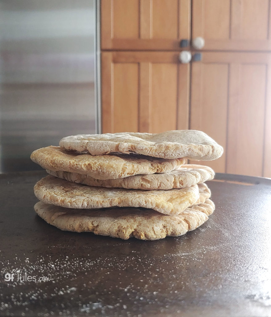 pilha de pão pita sem glúten | gfJules