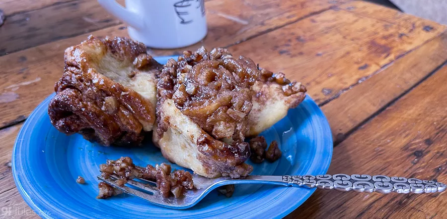 gluten free cinnamon sticky buns on plate banner | gfJules