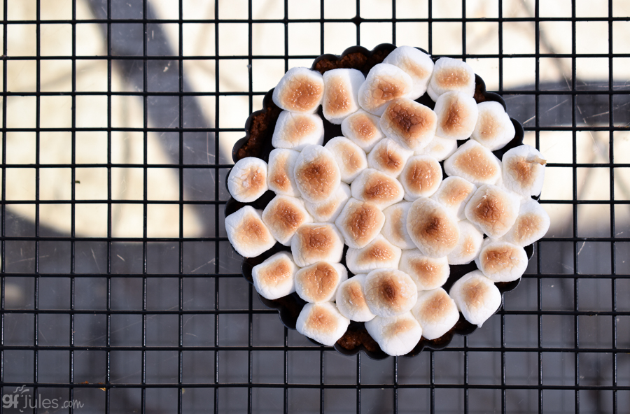 gluten free smores pie tart overhead | gfJules