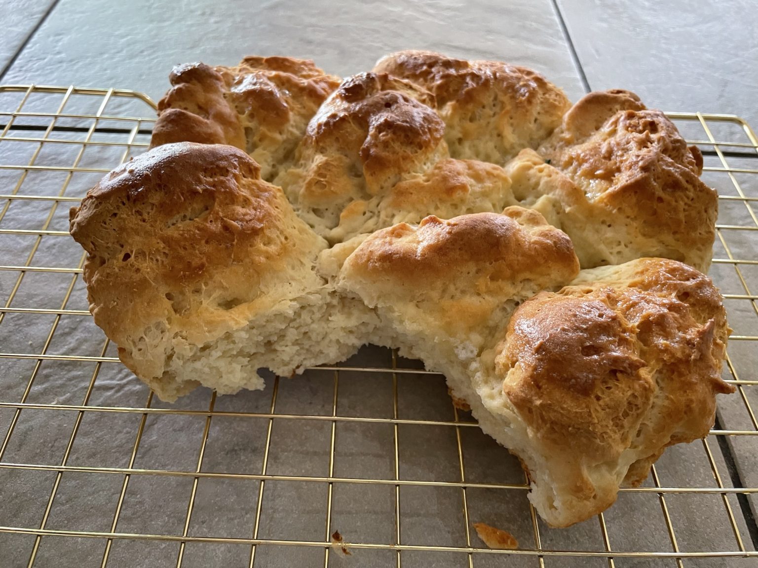 Gluten Free Pull Apart Dinner Rolls: pillowy soft bread |gfJules