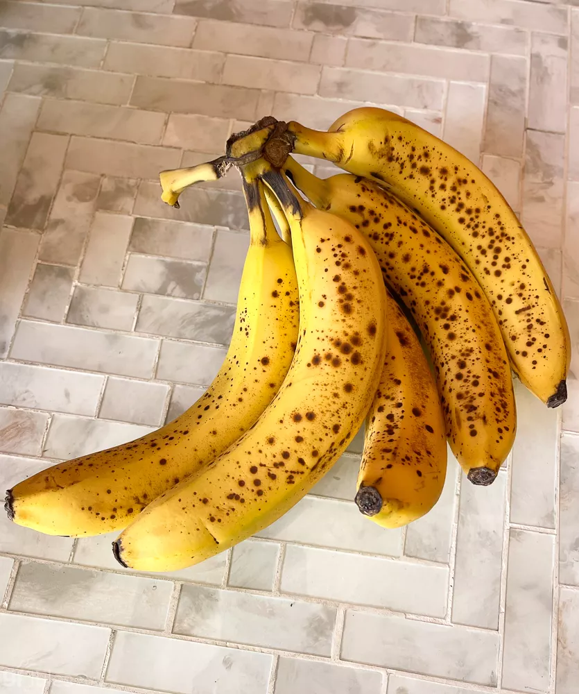 bunch of ripe bananas | gfJules