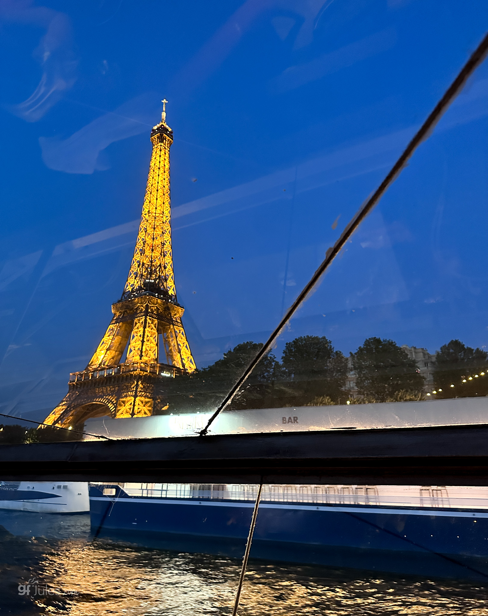 Tour Eiffel at night from Bateaux Mouche