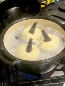 3 bagels boiling