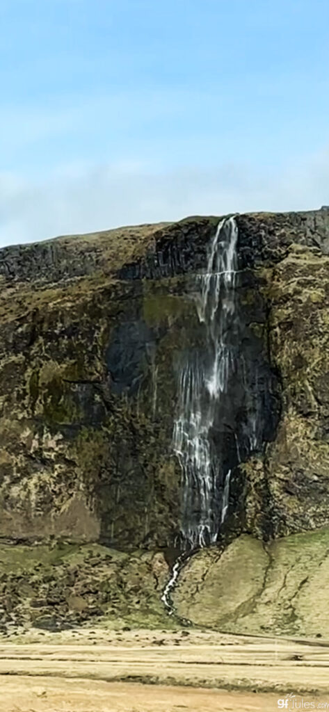 seljalandsfoss waterfall