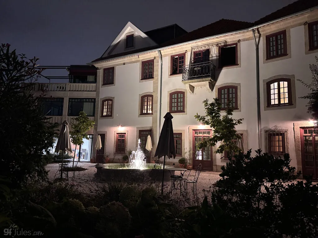 Casa Camelia Porto at night
